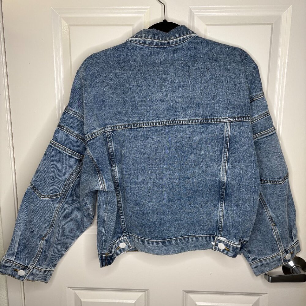 90s Style Light Wash Button-Up Denim Jacket - Picture 2 of 5